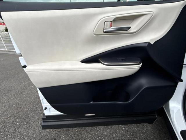 クラウンクロスオーバー ４ＷＤ　Ｇアドバンスドレザーパッケージ　エアロ／保証書／純正　ＨＤＤナビ／デジタルインナーミラー／衝突安全装置／シートヒーター　前席／全方位モニター／車線逸脱防止支援システム／シート　フルレザー／電動バックドア／ヘッドランプ　ＬＥＤ　４ＷＤ（22枚目）