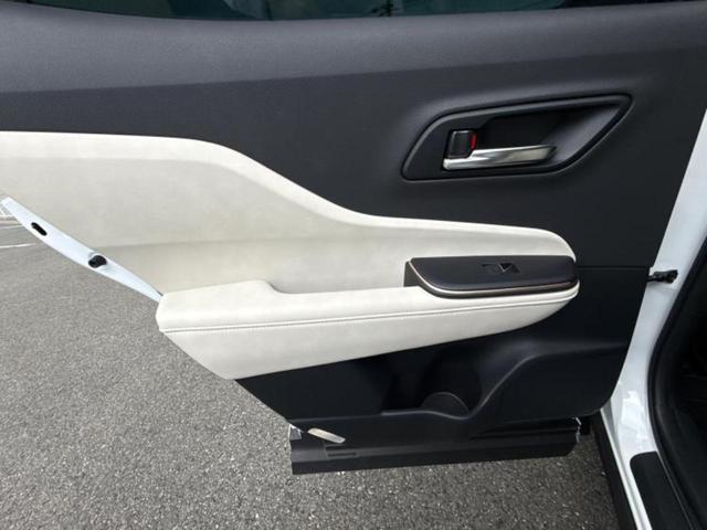 クラウンクロスオーバー ４ＷＤ　Ｇアドバンスドレザーパッケージ　エアロ／保証書／純正　ＨＤＤナビ／デジタルインナーミラー／衝突安全装置／シートヒーター　前席／全方位モニター／車線逸脱防止支援システム／シート　フルレザー／電動バックドア／ヘッドランプ　ＬＥＤ　４ＷＤ（23枚目）