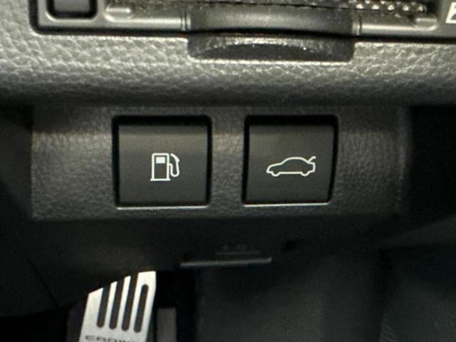 クラウンクロスオーバー ４ＷＤ　Ｇアドバンスドレザーパッケージ　エアロ／保証書／純正　ＨＤＤナビ／デジタルインナーミラー／衝突安全装置／シートヒーター　前席／全方位モニター／車線逸脱防止支援システム／シート　フルレザー／電動バックドア／ヘッドランプ　ＬＥＤ　４ＷＤ（26枚目）