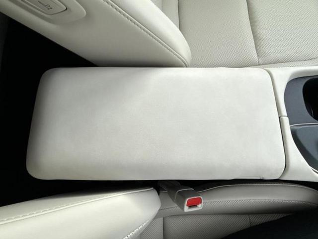 クラウンクロスオーバー ４ＷＤ　Ｇアドバンスドレザーパッケージ　エアロ／保証書／純正　ＨＤＤナビ／デジタルインナーミラー／衝突安全装置／シートヒーター　前席／全方位モニター／車線逸脱防止支援システム／シート　フルレザー／電動バックドア／ヘッドランプ　ＬＥＤ　４ＷＤ（31枚目）