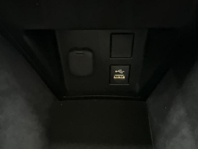 クラウンクロスオーバー ４ＷＤ　Ｇアドバンスドレザーパッケージ　エアロ／保証書／純正　ＨＤＤナビ／デジタルインナーミラー／衝突安全装置／シートヒーター　前席／全方位モニター／車線逸脱防止支援システム／シート　フルレザー／電動バックドア／ヘッドランプ　ＬＥＤ　４ＷＤ（33枚目）