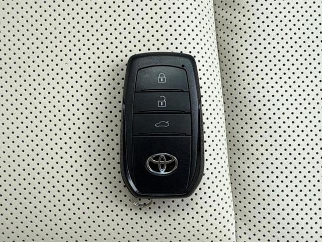 クラウンクロスオーバー ４ＷＤ　Ｇアドバンスドレザーパッケージ　エアロ／保証書／純正　ＨＤＤナビ／デジタルインナーミラー／衝突安全装置／シートヒーター　前席／全方位モニター／車線逸脱防止支援システム／シート　フルレザー／電動バックドア／ヘッドランプ　ＬＥＤ　４ＷＤ（35枚目）