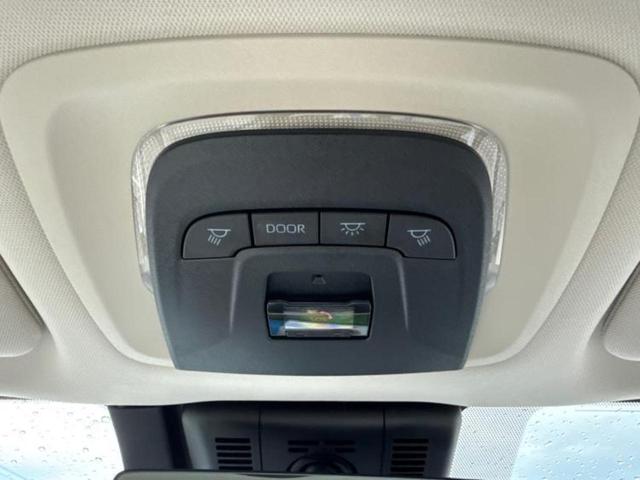 クラウンクロスオーバー ４ＷＤ　Ｇアドバンスドレザーパッケージ　エアロ／保証書／純正　ＨＤＤナビ／デジタルインナーミラー／衝突安全装置／シートヒーター　前席／全方位モニター／車線逸脱防止支援システム／シート　フルレザー／電動バックドア／ヘッドランプ　ＬＥＤ　４ＷＤ（42枚目）