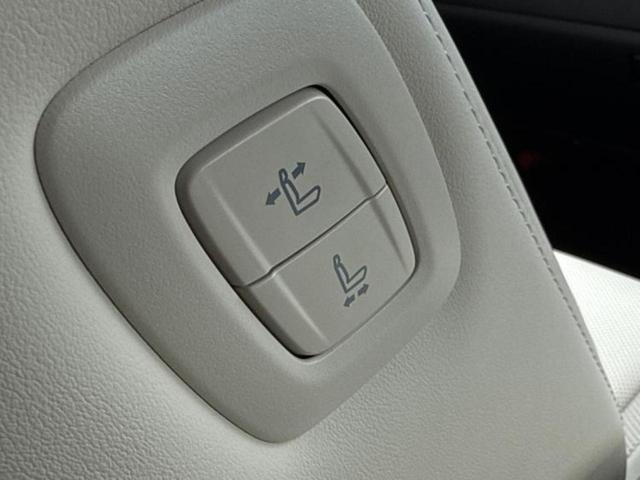 クラウンクロスオーバー ４ＷＤ　Ｇアドバンスドレザーパッケージ　エアロ／保証書／純正　ＨＤＤナビ／デジタルインナーミラー／衝突安全装置／シートヒーター　前席／全方位モニター／車線逸脱防止支援システム／シート　フルレザー／電動バックドア／ヘッドランプ　ＬＥＤ　４ＷＤ（45枚目）