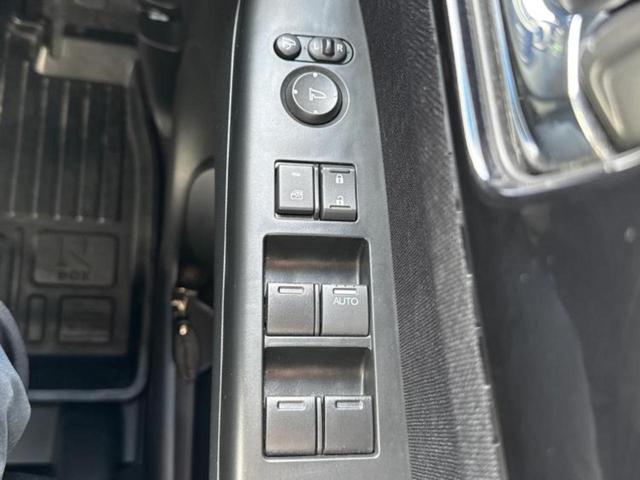 N-BOXカスタム SSパッケージ 新品タイヤ/保証書/純正 SDナビ/両側電動スライドドア/シートヒーター 前席/ドライブレコーダー 社外/ヘッドランプ HID/ETC/EBD付ABS/横滑り防止装置/アイドリングストップ ドラレコ(26枚目)