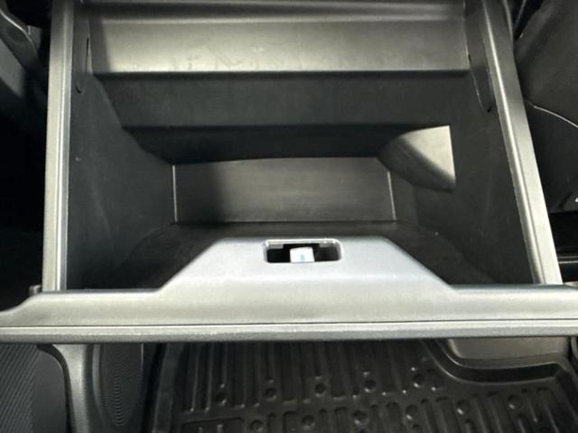 N-BOXカスタム SSパッケージ 新品タイヤ/保証書/純正 SDナビ/両側電動スライドドア/シートヒーター 前席/ドライブレコーダー 社外/ヘッドランプ HID/ETC/EBD付ABS/横滑り防止装置/アイドリングストップ ドラレコ(35枚目)