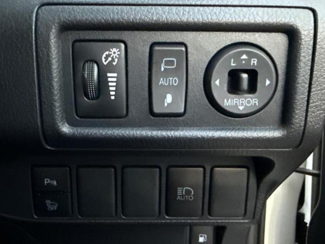 CT CT200hバージョンC 新品タイヤ/保証書/純正 SDナビ/プリクラッシュセーフティ/シートヒーター 前席/車線逸脱防止支援システム/シート 合皮/ドライブレコーダー 純正/ヘッドランプ LED/USBジャック バックカメラ(38枚目)