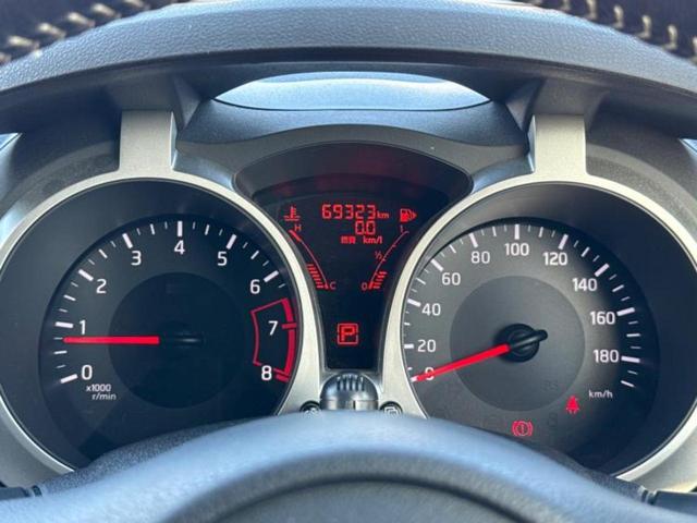 ＷＥＣＡＲＳの展示場では実際に見て、触ってお車をお選びいただけます！知識の豊富な営業スタッフが様々なカーライフをご提案いたします！