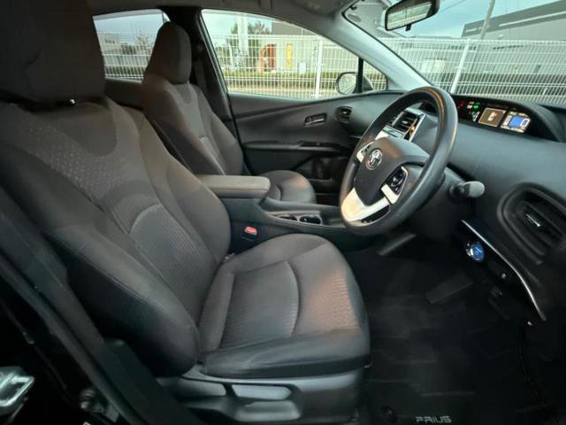 プリウス Ｓ　純正　ＳＤナビ／ヘッドランプ　ＨＩＤ／Ｂｌｕｅｔｏｏｔｈ接続／ＥＴＣ／ＥＢＤ付ＡＢＳ／横滑り防止装置／アイドリングストップ／バックモニター／フルセグＴＶ／ＤＶＤ／エアバッグ　運転席　バックカメラ（5枚目）