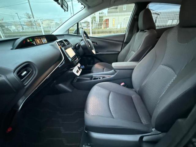 プリウス Ｓ　純正　ＳＤナビ／ヘッドランプ　ＨＩＤ／Ｂｌｕｅｔｏｏｔｈ接続／ＥＴＣ／ＥＢＤ付ＡＢＳ／横滑り防止装置／アイドリングストップ／バックモニター／フルセグＴＶ／ＤＶＤ／エアバッグ　運転席　バックカメラ（7枚目）