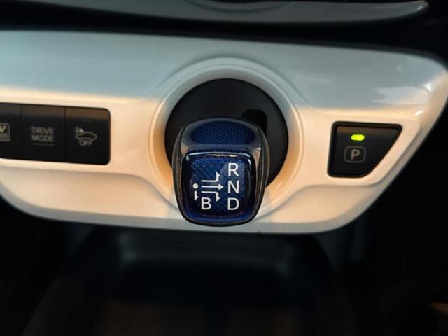 プリウス Ｓ　純正　ＳＤナビ／ヘッドランプ　ＨＩＤ／Ｂｌｕｅｔｏｏｔｈ接続／ＥＴＣ／ＥＢＤ付ＡＢＳ／横滑り防止装置／アイドリングストップ／バックモニター／フルセグＴＶ／ＤＶＤ／エアバッグ　運転席　バックカメラ（18枚目）