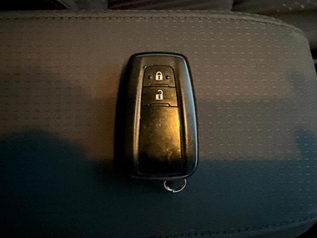 プリウス Ｓ　純正　ＳＤナビ／ヘッドランプ　ＨＩＤ／Ｂｌｕｅｔｏｏｔｈ接続／ＥＴＣ／ＥＢＤ付ＡＢＳ／横滑り防止装置／アイドリングストップ／バックモニター／フルセグＴＶ／ＤＶＤ／エアバッグ　運転席　バックカメラ（35枚目）