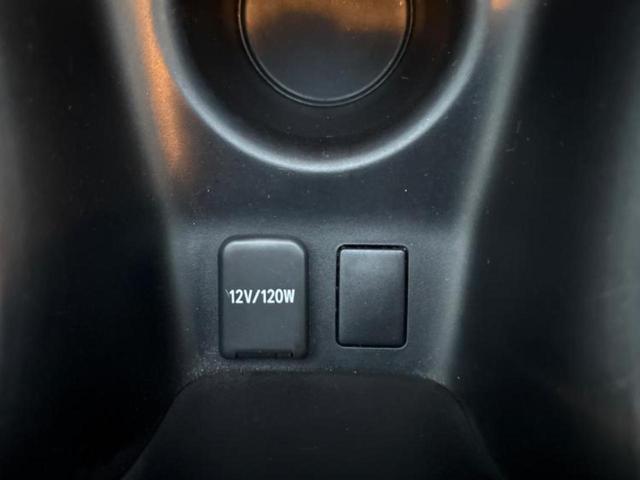 プリウス Ｓ　純正　ＳＤナビ／ヘッドランプ　ＨＩＤ／Ｂｌｕｅｔｏｏｔｈ接続／ＥＴＣ／ＥＢＤ付ＡＢＳ／横滑り防止装置／アイドリングストップ／バックモニター／フルセグＴＶ／ＤＶＤ／エアバッグ　運転席　バックカメラ（38枚目）