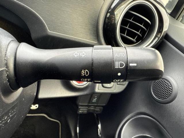 アクア Ｇ　Ｇｓ　純正　ＳＤナビ／シート　ハーフレザー／ドライブレコーダー　社外／ヘッドランプ　ＨＩＤ／Ｂｌｕｅｔｏｏｔｈ接続／ＥＴＣ／ＥＢＤ付ＡＢＳ／横滑り防止装置／アイドリングストップ／バックモニター　バックカメラ（16枚目）