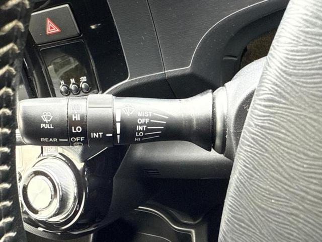 アクア Ｇ　Ｇｓ　純正　ＳＤナビ／シート　ハーフレザー／ドライブレコーダー　社外／ヘッドランプ　ＨＩＤ／Ｂｌｕｅｔｏｏｔｈ接続／ＥＴＣ／ＥＢＤ付ＡＢＳ／横滑り防止装置／アイドリングストップ／バックモニター　バックカメラ（17枚目）