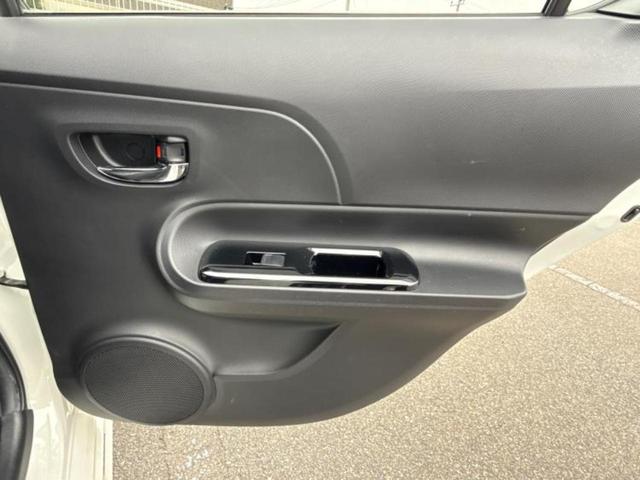 アクア Ｇ　Ｇｓ　純正　ＳＤナビ／シート　ハーフレザー／ドライブレコーダー　社外／ヘッドランプ　ＨＩＤ／Ｂｌｕｅｔｏｏｔｈ接続／ＥＴＣ／ＥＢＤ付ＡＢＳ／横滑り防止装置／アイドリングストップ／バックモニター　バックカメラ（22枚目）