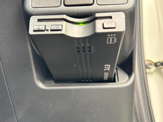 アクア Ｇ　Ｇｓ　純正　ＳＤナビ／シート　ハーフレザー／ドライブレコーダー　社外／ヘッドランプ　ＨＩＤ／Ｂｌｕｅｔｏｏｔｈ接続／ＥＴＣ／ＥＢＤ付ＡＢＳ／横滑り防止装置／アイドリングストップ／バックモニター　バックカメラ（25枚目）