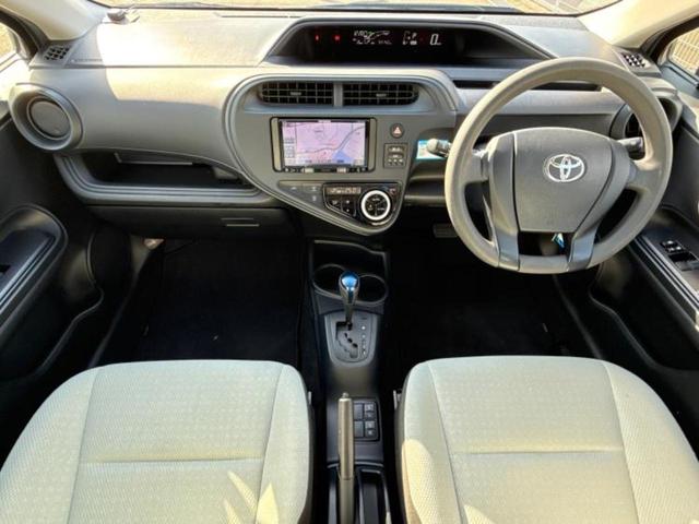 アクア L 保証書/社外 SDナビ/USBジャック/Bluetooth接続/ETC/EBD付ABS/横滑り防止装置/アイドリングストップ/バックモニター/エアバッグ 運転席/エアバッグ 助手席/パワーウインドウ(4枚目)