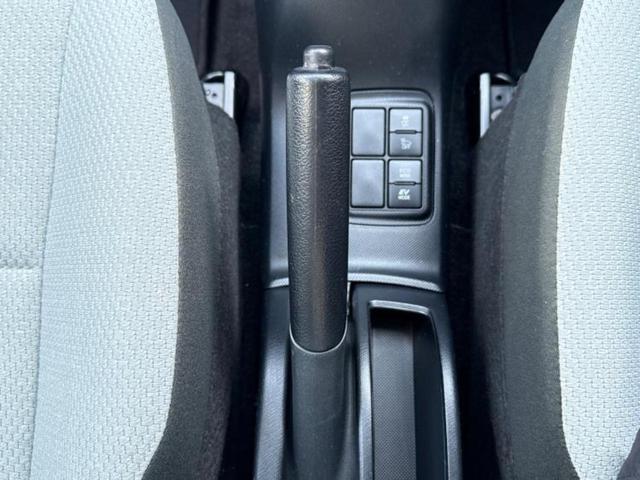 アクア L 保証書/社外 SDナビ/USBジャック/Bluetooth接続/ETC/EBD付ABS/横滑り防止装置/アイドリングストップ/バックモニター/エアバッグ 運転席/エアバッグ 助手席/パワーウインドウ(34枚目)