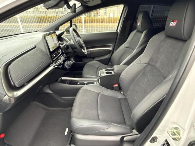 アクア GRスポーツ 保証書/ディスプレイオーディオ+ナビ10.5インチ/トヨタセーフティセンス/パノラミックビューモニター/車線逸脱防止支援システム/シート ハーフレザー/ヘッドランプ LED 衝突被害軽減システム(7枚目)