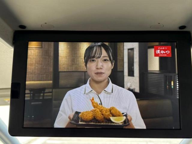 セレナ ハイウェイスター　エアロ／保証書／純正　９インチ　ＳＤナビ／フリップダウンモニター　純正　１０．１インチ／衝突安全装置／電動スライドドア／車線逸脱防止支援システム／ヘッドランプ　ＬＥＤ／Ｂｌｕｅｔｏｏｔｈ接続　ＥＴＣ（12枚目）