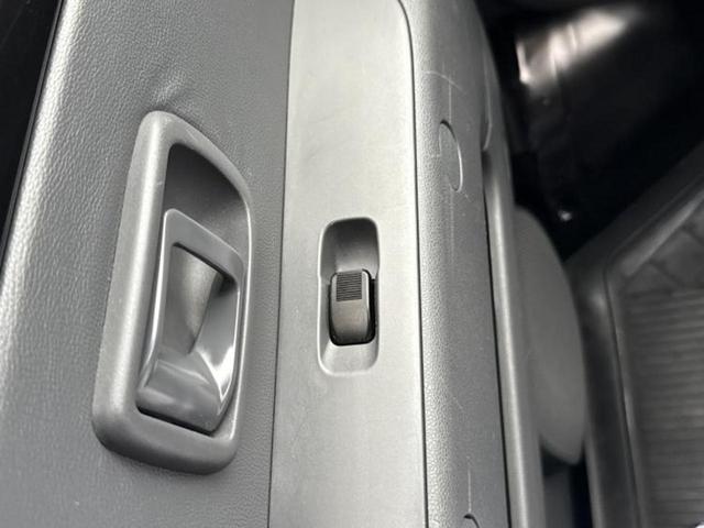 ハイゼットカーゴ デッキバンGL 新品タイヤ/保証書/純正 SDナビ/Bluetooth接続/ETC/EBD付ABS/バックモニター/フルセグTV/DVD/エアバッグ 運転席/エアバッグ 助手席/パワーウインドウ/キーレスエントリー(28枚目)