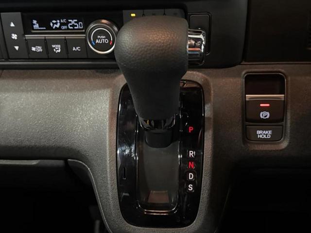 N-BOXカスタム ヒョウジュン 保証書/衝突安全装置/電動スライドドア/シートヒーター 前席/車線逸脱防止支援システム/ヘッドランプ LED/横滑り防止装置/ホンダセンシング/禁煙車/エアバッグ 運転席/エアバッグ 助手席(13枚目)