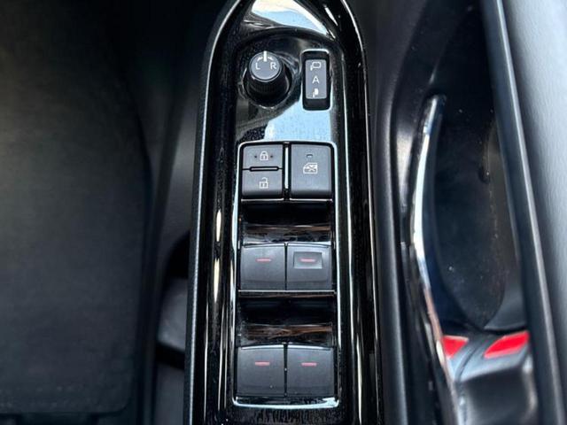 ヴォクシー ＺＳキラメキ３　新品タイヤ／保証書／純正　１０インチ　ＳＤナビ／フリップダウンモニター　純正　１２．１インチ／衝突安全装置／両側電動スライドドア／車線逸脱防止支援システム／ドライブレコーダー　社外　バックカメラ（28枚目）