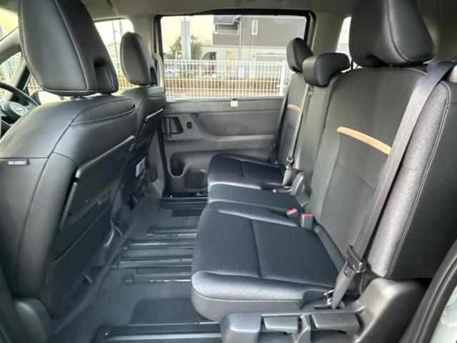 セレナ ｅパワーハイウェイスターＶ　保証書／純正　１２．３インチ　メモリーナビ／インテリジェントルームミラー／エマージェンシーブレーキ／ハンズフリー両側電動スライドドア／アラウンドビューモニター／車線逸脱防止支援システム　全周囲カメラ（8枚目）