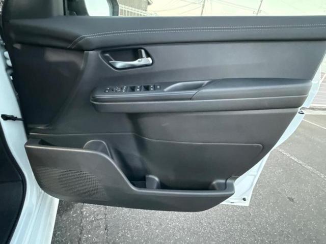 セレナ ｅパワーハイウェイスターＶ　保証書／純正　１２．３インチ　メモリーナビ／インテリジェントルームミラー／エマージェンシーブレーキ／ハンズフリー両側電動スライドドア／アラウンドビューモニター／車線逸脱防止支援システム　全周囲カメラ（22枚目）