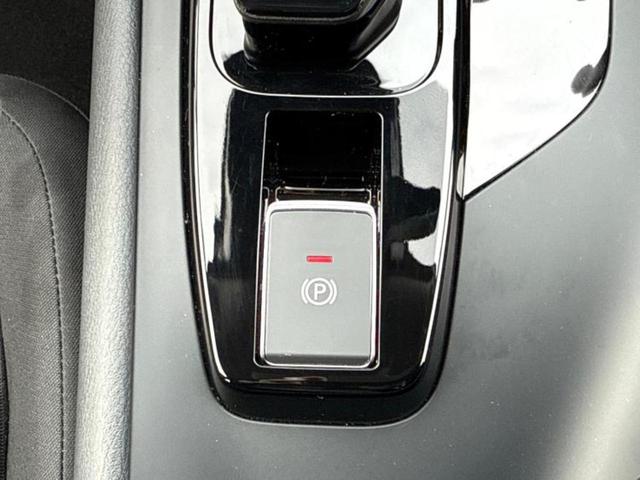 ノート Ｘ　純正　９インチ　メモリーナビ／インテリジェントルームミラー／エマージェンシーブレーキ／アラウンドビューモニター／車線逸脱防止支援システム／ヘッドランプ　ＬＥＤ／Ｂｌｕｅｔｏｏｔｈ接続　全周囲カメラ（27枚目）