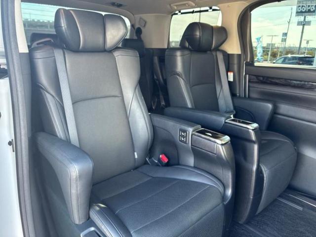 ヴェルファイア ＺＧ　サンルーフ／純正エアロ／保証書／社外　１１インチ　ＳＤナビ／フリップダウンモニター　社外　１２．８インチ／衝突安全装置／両側電動スライドドア／シートヒーター　前席／車線逸脱防止支援システム　革シート（5枚目）