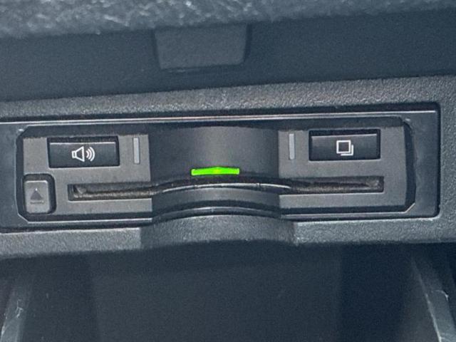 ヴェルファイア ＺＧ　サンルーフ／純正エアロ／保証書／社外　１１インチ　ＳＤナビ／フリップダウンモニター　社外　１２．８インチ／衝突安全装置／両側電動スライドドア／シートヒーター　前席／車線逸脱防止支援システム　革シート（18枚目）