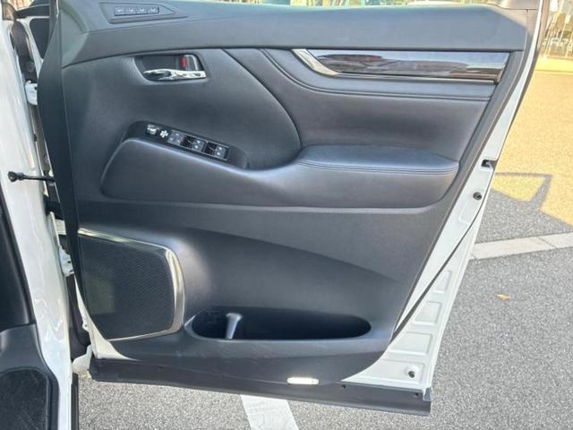 ヴェルファイア ＺＧ　サンルーフ／純正エアロ／保証書／社外　１１インチ　ＳＤナビ／フリップダウンモニター　社外　１２．８インチ／衝突安全装置／両側電動スライドドア／シートヒーター　前席／車線逸脱防止支援システム　革シート（22枚目）