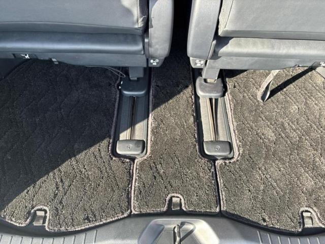 ヴェルファイア ＺＧ　サンルーフ／純正エアロ／保証書／社外　１１インチ　ＳＤナビ／フリップダウンモニター　社外　１２．８インチ／衝突安全装置／両側電動スライドドア／シートヒーター　前席／車線逸脱防止支援システム　革シート（28枚目）