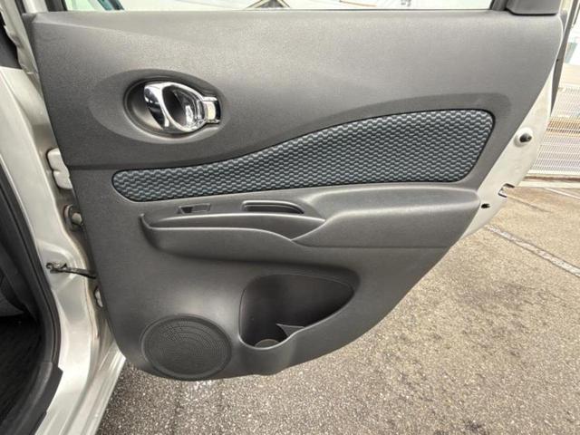 ノート Ｘ　新品タイヤ／純正　ＳＤナビ／ＥＴＣ／ＥＢＤ付ＡＢＳ／アイドリングストップ／フルセグＴＶ／エアバッグ　運転席／エアバッグ　助手席／パワーウインドウ／エンジンスタートボタン／キーレスエントリー（22枚目）