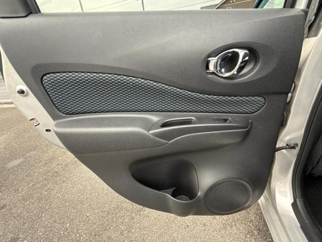 ノート Ｘ　新品タイヤ／純正　ＳＤナビ／ＥＴＣ／ＥＢＤ付ＡＢＳ／アイドリングストップ／フルセグＴＶ／エアバッグ　運転席／エアバッグ　助手席／パワーウインドウ／エンジンスタートボタン／キーレスエントリー（24枚目）