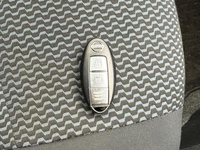 ノート Ｘ　新品タイヤ／純正　ＳＤナビ／ＥＴＣ／ＥＢＤ付ＡＢＳ／アイドリングストップ／フルセグＴＶ／エアバッグ　運転席／エアバッグ　助手席／パワーウインドウ／エンジンスタートボタン／キーレスエントリー（33枚目）