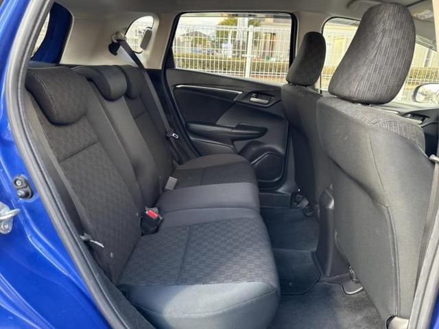 フィット １３Ｇ・Ｌパッケージ　保証書／純正　ＳＤナビ／ドライブレコーダー　前後／Ｂｌｕｅｔｏｏｔｈ接続／ＥＴＣ／ＥＢＤ付ＡＢＳ／横滑り防止装置／アイドリングストップ／バックモニター／ワンセグＴＶ／ＤＶＤ／エアバッグ　運転席（6枚目）