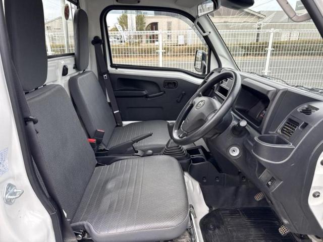 ハイゼットトラック ４ＷＤスタンダードノウヨウスペシャルＳＡ３ｔ　新品タイヤ／保証書／衝突安全装置／車線逸脱防止支援システム／ＥＢＤ付ＡＢＳ／横滑り防止装置／禁煙車／エアバッグ　運転席／パワーステアリング／マニュアルエアコン／ユーザー買取車／三方開／ラジオ　４ＷＤ（4枚目）