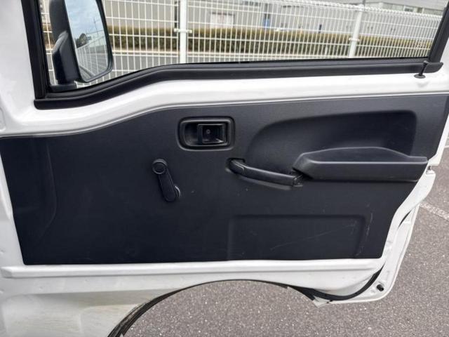 ハイゼットトラック ４ＷＤスタンダードノウヨウスペシャルＳＡ３ｔ　新品タイヤ／保証書／衝突安全装置／車線逸脱防止支援システム／ＥＢＤ付ＡＢＳ／横滑り防止装置／禁煙車／エアバッグ　運転席／パワーステアリング／マニュアルエアコン／ユーザー買取車／三方開／ラジオ　４ＷＤ（7枚目）