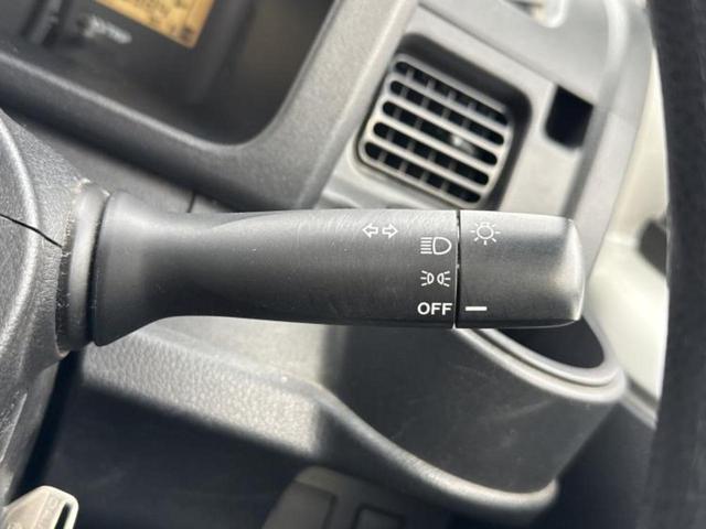 ハイゼットトラック ４ＷＤスタンダードノウヨウスペシャルＳＡ３ｔ　新品タイヤ／保証書／衝突安全装置／車線逸脱防止支援システム／ＥＢＤ付ＡＢＳ／横滑り防止装置／禁煙車／エアバッグ　運転席／パワーステアリング／マニュアルエアコン／ユーザー買取車／三方開／ラジオ　４ＷＤ（12枚目）
