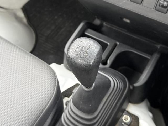 ハイゼットトラック ４ＷＤスタンダードノウヨウスペシャルＳＡ３ｔ　新品タイヤ／保証書／衝突安全装置／車線逸脱防止支援システム／ＥＢＤ付ＡＢＳ／横滑り防止装置／禁煙車／エアバッグ　運転席／パワーステアリング／マニュアルエアコン／ユーザー買取車／三方開／ラジオ　４ＷＤ（14枚目）