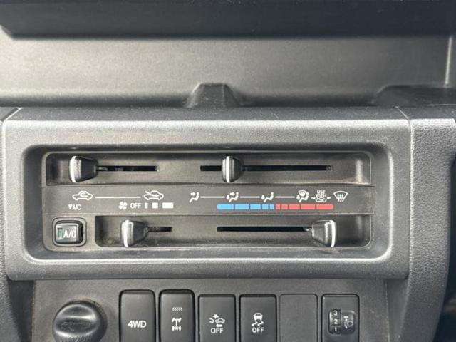 ハイゼットトラック ４ＷＤスタンダードノウヨウスペシャルＳＡ３ｔ　新品タイヤ／保証書／衝突安全装置／車線逸脱防止支援システム／ＥＢＤ付ＡＢＳ／横滑り防止装置／禁煙車／エアバッグ　運転席／パワーステアリング／マニュアルエアコン／ユーザー買取車／三方開／ラジオ　４ＷＤ（20枚目）