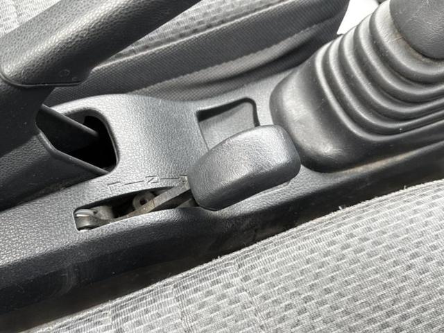 ハイゼットトラック ４ＷＤスタンダードノウヨウスペシャルＳＡ３ｔ　新品タイヤ／保証書／衝突安全装置／車線逸脱防止支援システム／ＥＢＤ付ＡＢＳ／横滑り防止装置／禁煙車／エアバッグ　運転席／パワーステアリング／マニュアルエアコン／ユーザー買取車／三方開／ラジオ　４ＷＤ（26枚目）