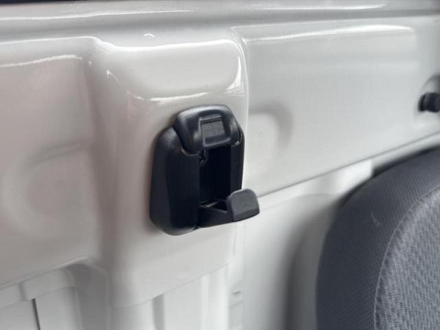 ハイゼットトラック ４ＷＤスタンダードノウヨウスペシャルＳＡ３ｔ　新品タイヤ／保証書／衝突安全装置／車線逸脱防止支援システム／ＥＢＤ付ＡＢＳ／横滑り防止装置／禁煙車／エアバッグ　運転席／パワーステアリング／マニュアルエアコン／ユーザー買取車／三方開／ラジオ　４ＷＤ（34枚目）