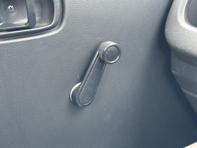 ハイゼットトラック ４ＷＤスタンダードノウヨウスペシャルＳＡ３ｔ　新品タイヤ／保証書／衝突安全装置／車線逸脱防止支援システム／ＥＢＤ付ＡＢＳ／横滑り防止装置／禁煙車／エアバッグ　運転席／パワーステアリング／マニュアルエアコン／ユーザー買取車／三方開／ラジオ　４ＷＤ（35枚目）