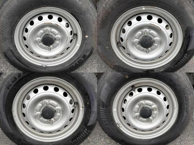 ハイゼットトラック ４ＷＤスタンダードノウヨウスペシャルＳＡ３ｔ　新品タイヤ／保証書／衝突安全装置／車線逸脱防止支援システム／ＥＢＤ付ＡＢＳ／横滑り防止装置／禁煙車／エアバッグ　運転席／パワーステアリング／マニュアルエアコン／ユーザー買取車／三方開／ラジオ　４ＷＤ（46枚目）