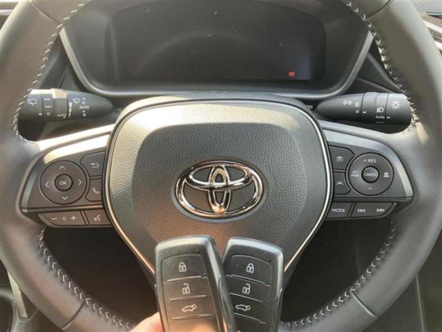 カローラクロス ハイブリッドＺ　ガラスルーフ／モデリスタエアロ／保証書／ディスプレイオーディオ＋ナビ１０インチ／トヨタセーフティセンス／シートヒーター／パノラミックビューモニター／車線逸脱防止支援システム　衝突被害軽減システム（18枚目）