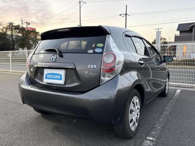 アクア G 純正 SDナビ/ETC/EBD付ABS/横滑り防止装置/アイドリングストップ/バックモニター/ワンセグTV/DVD/エアバッグ 運転席/エアバッグ 助手席/パワーウインドウ/エンジンスタートボタン(3枚目)